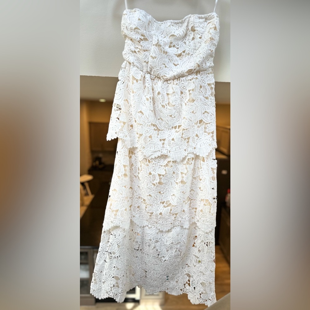 White Lace Tiered Design Sleeveless Midi Dress